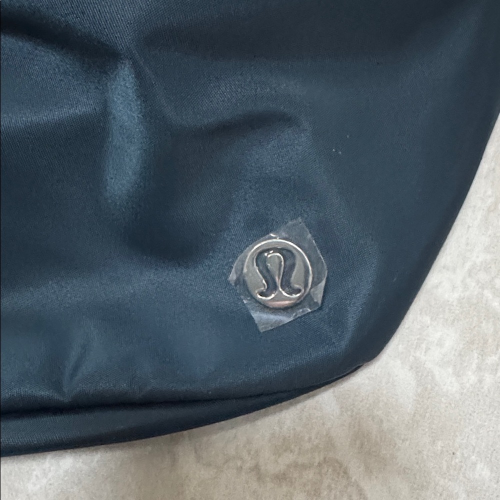 NEW! Lululemon City Adventurer Belt Bag 2.5L Black Silver Hardware. - Picture 5 of 6
